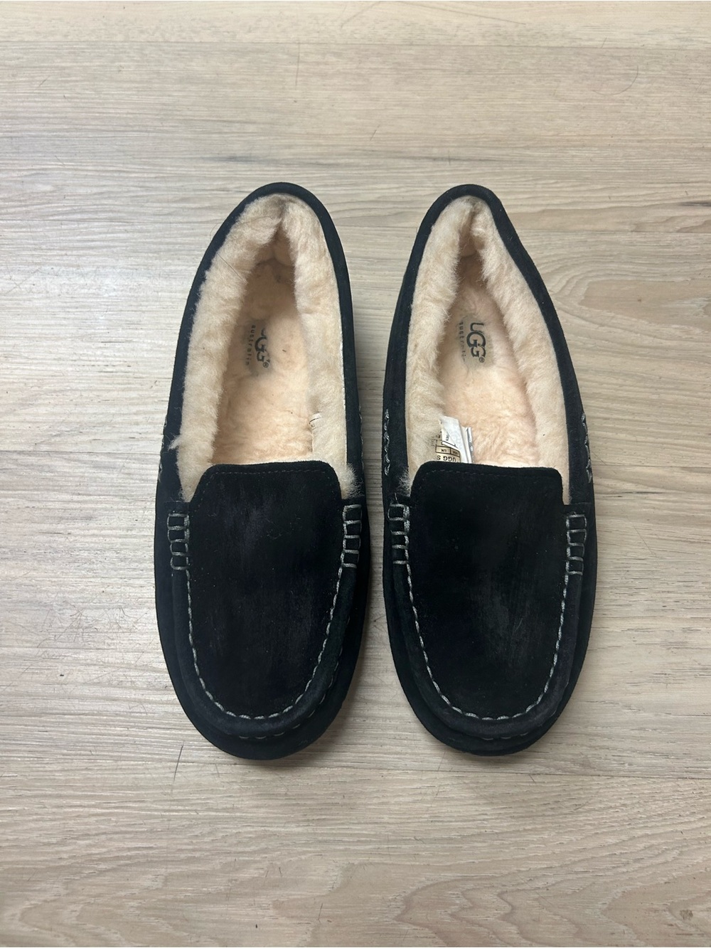 UGG Slippers Ansley Womens Sz 8 Moccasin Sheepskin Black Suede Slip On Comfort - Picture 5 of 16